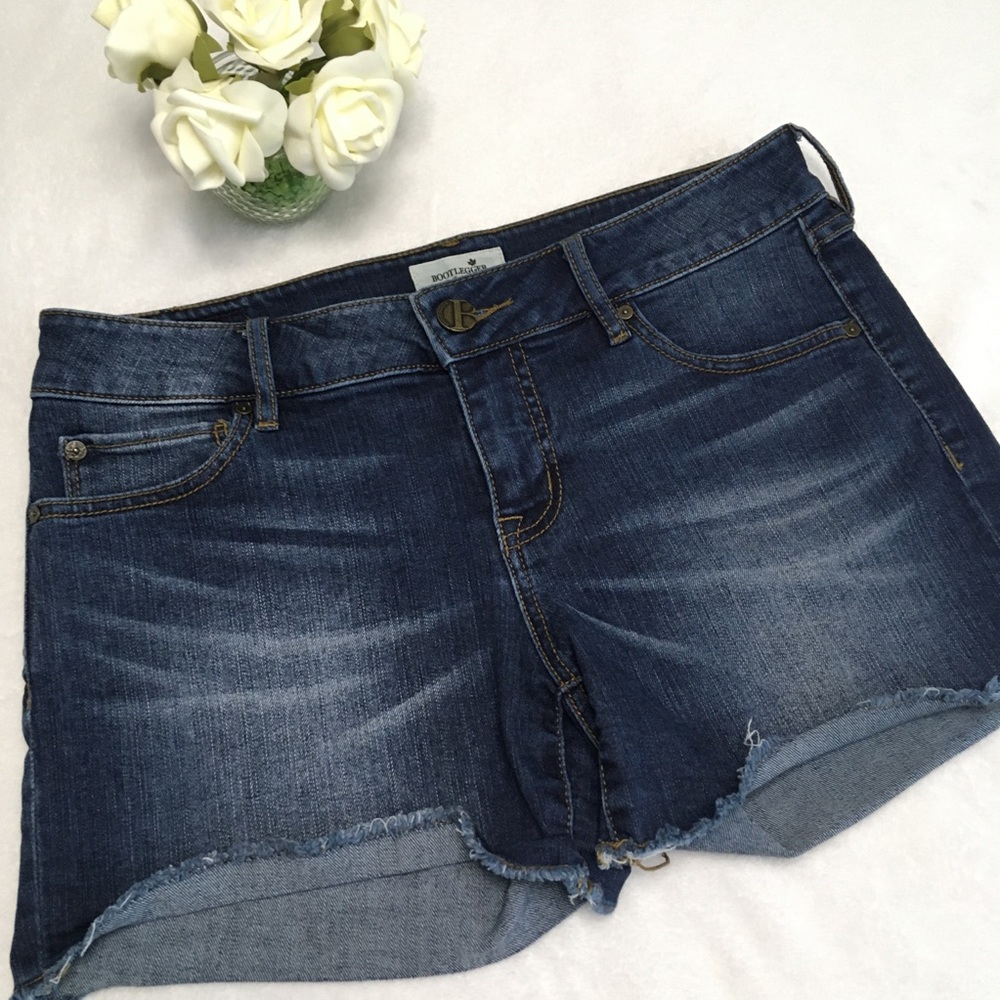 BOOTLEGGER Jean Short Size W29